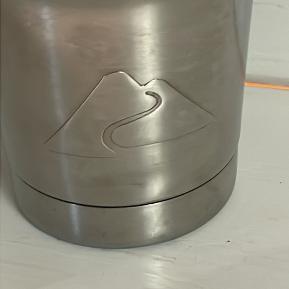 Arctic Silver 32 ounce stainless steel silver insulated travel tumbler with lid - Picture 2 of 13